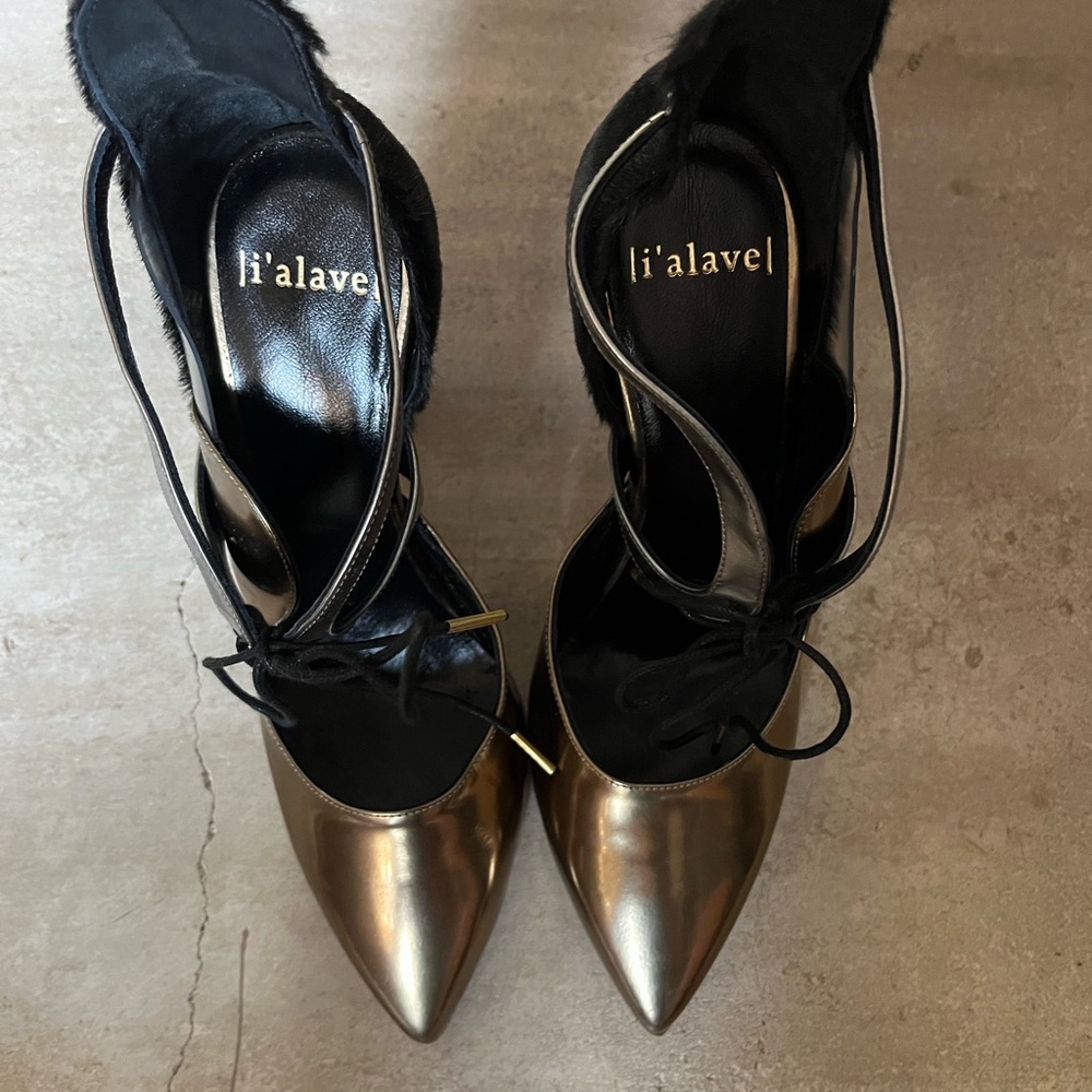 High heels, size 37 in European and 7.5 or eight in US Imported from Italy